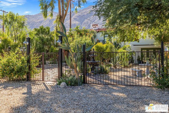 575 S Calle Ajo 2, Palm Springs, CA 92264