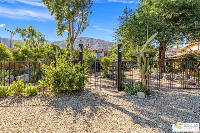 575 S Calle Ajo 2, Palm Springs, CA 92264