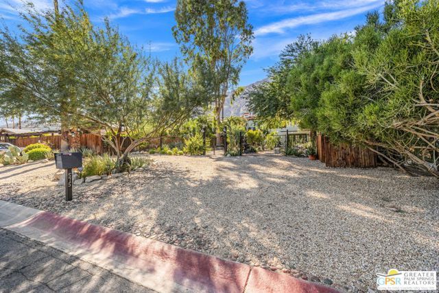 575 S Calle Ajo 2, Palm Springs, CA 92264