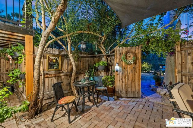 575 S Calle Ajo 2, Palm Springs, CA 92264