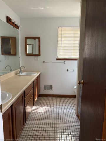 31648 Edgeworth Drive, Madison Heights, MI 48071