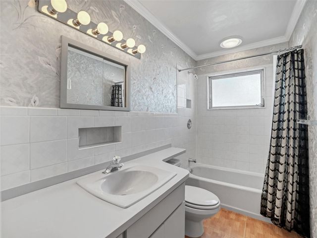 1899 66TH AVENUE N, St Petersburg, FL 33702