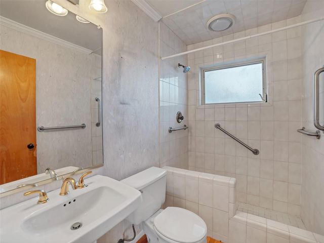 1899 66TH AVENUE N, St Petersburg, FL 33702