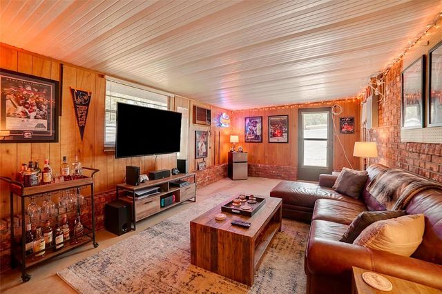 1899 66TH AVENUE N, St Petersburg, FL 33702