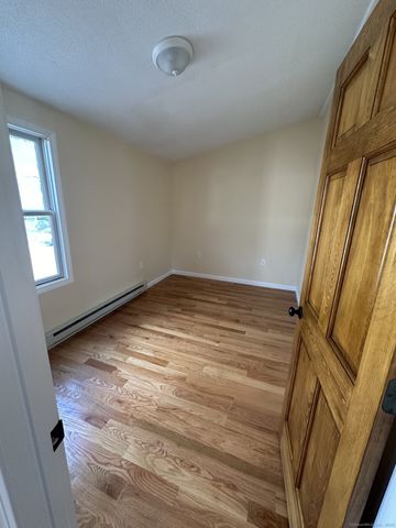 172 Middle Turnpike West, Manchester, CT 06040