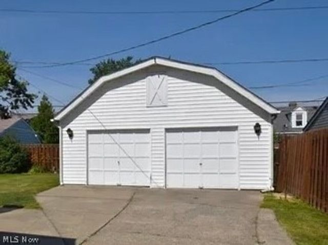 4360 Newberry Drive, Brooklyn, OH 44144