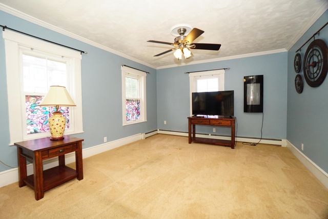 86 W Broadway, Derry, NH 03038