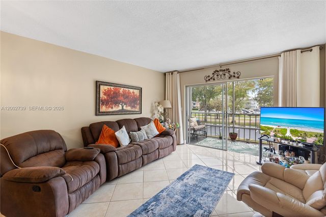 1000 Hillcrest Ct 214, Hollywood, FL 33021