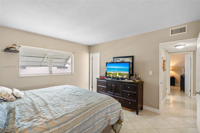 1000 Hillcrest Ct 214, Hollywood, FL 33021