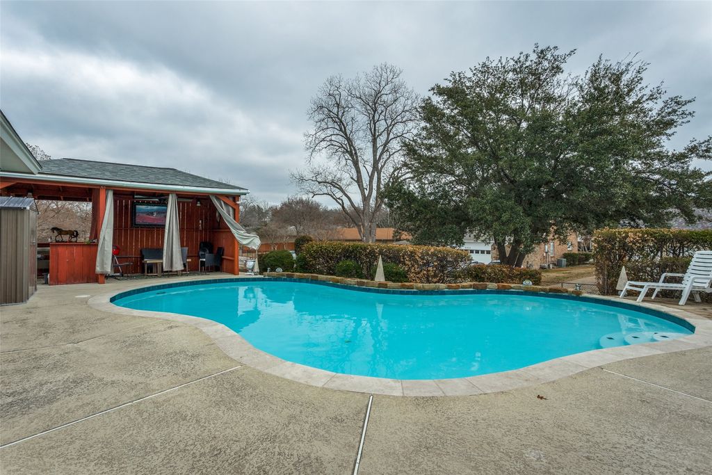 1310 Willow Way, Garland, TX 75043