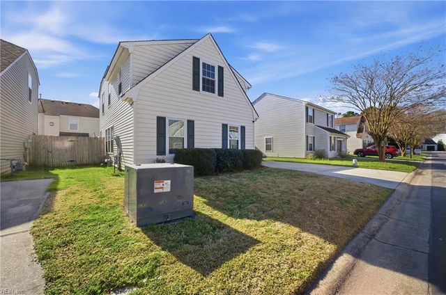 207 Rockwood PL, Suffolk, VA 23435