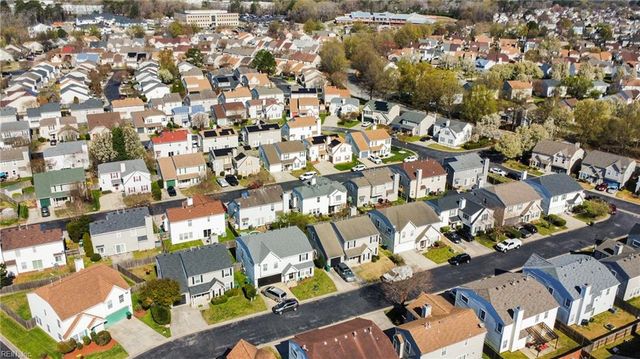 207 Rockwood PL, Suffolk, VA 23435