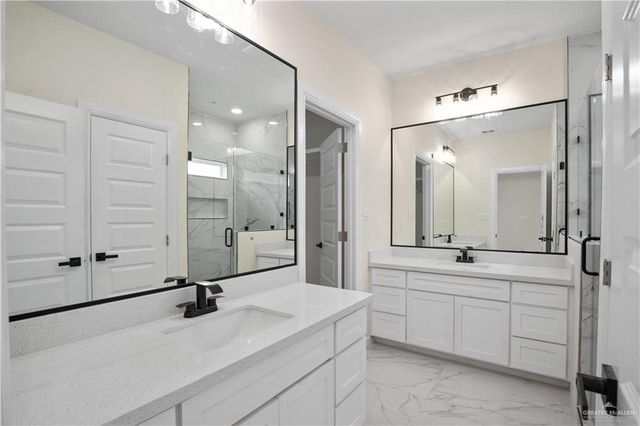 5712 N Playa Del Sol, Edinburg, TX 78542