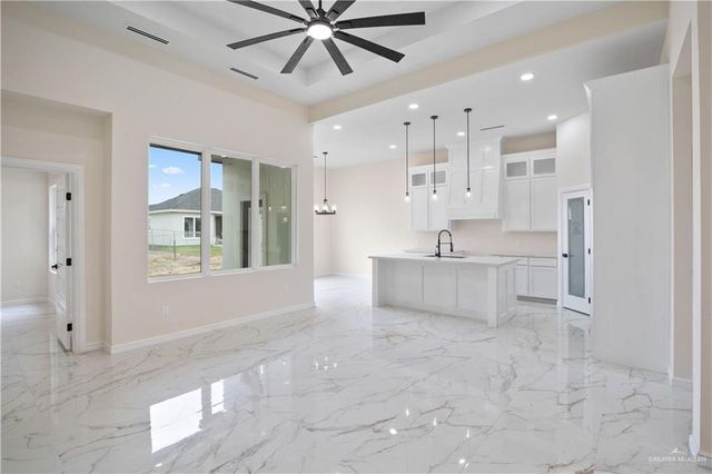 5712 N Playa Del Sol, Edinburg, TX 78542