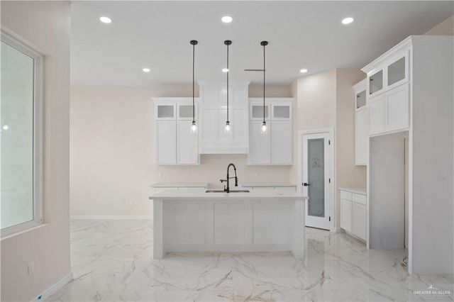 5712 N Playa Del Sol, Edinburg, TX 78542