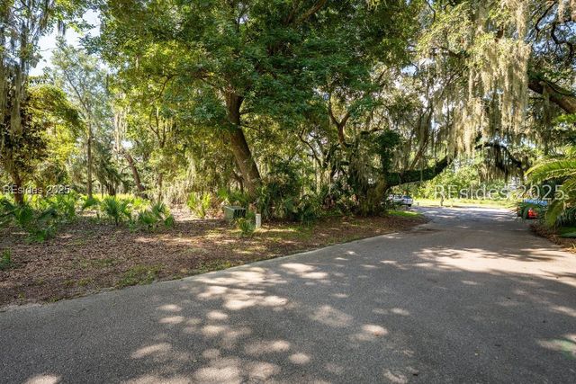 19 Sheridan Rd, Beaufort, SC 29907
