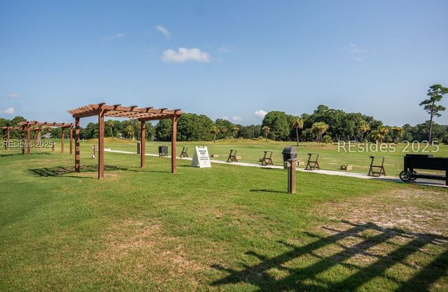 19 Sheridan Rd, Beaufort, SC 29907