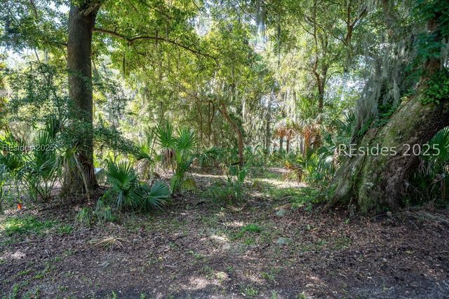 19 Sheridan Rd, Beaufort, SC 29907