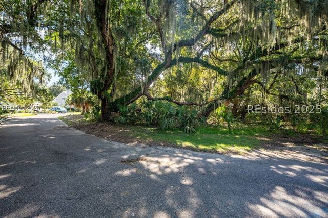 19 Sheridan Rd, Beaufort, SC 29907
