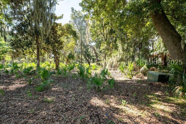 19 Sheridan Rd, Beaufort, SC 29907