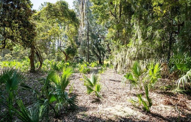 19 Sheridan Rd, Beaufort, SC 29907