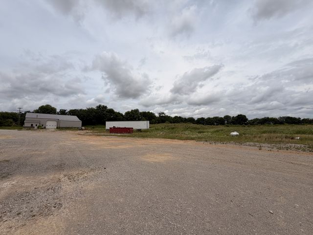 2196 Carneal Ln, Oak Grove, KY 42262