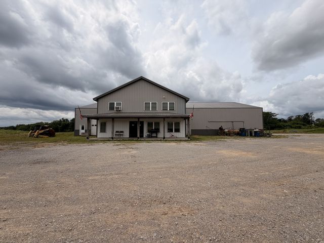 2196 Carneal Ln, Oak Grove, KY 42262