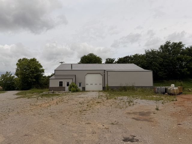 2196 Carneal Ln, Oak Grove, KY 42262