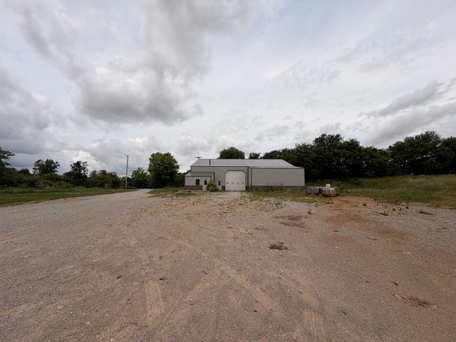 2196 Carneal Ln, Oak Grove, KY 42262