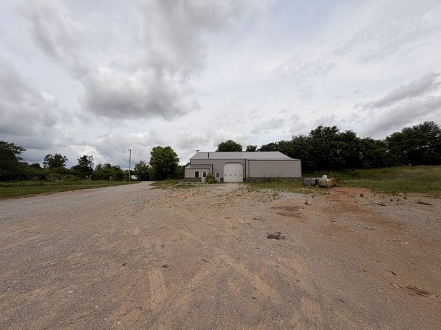 2196 Carneal Ln, Oak Grove, KY 42262