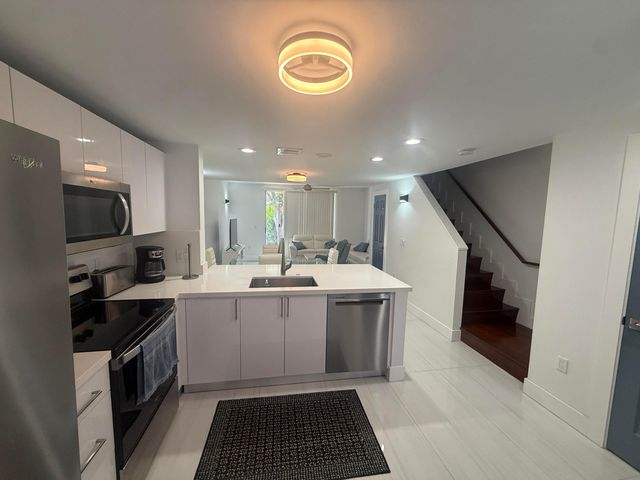 972 Jeffery Street, Boca Raton, FL 33487