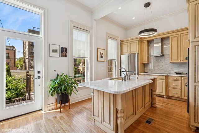 2249 W Warren Boulevard, Chicago, IL 60612