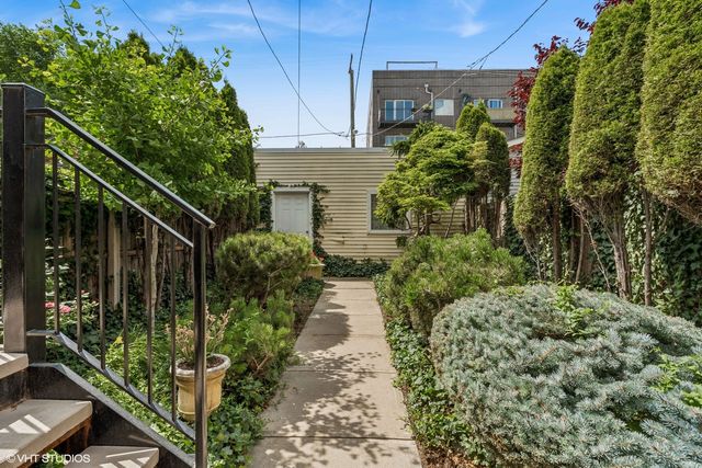 2249 W Warren Boulevard, Chicago, IL 60612