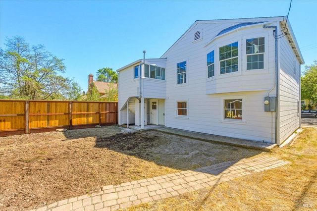 852 Western Ave, Petaluma, CA 94952