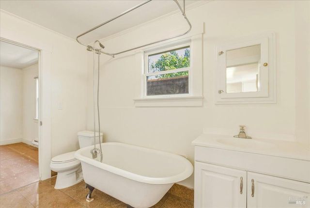 852 Western Ave, Petaluma, CA 94952