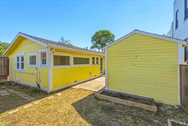 852 Western Ave, Petaluma, CA 94952