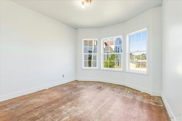 852 Western Ave, Petaluma, CA 94952