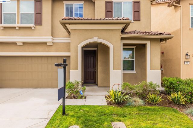 60 Molveno Dr, Stockton, CA 95209