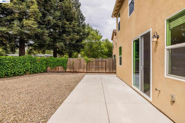 60 Molveno Dr, Stockton, CA 95209