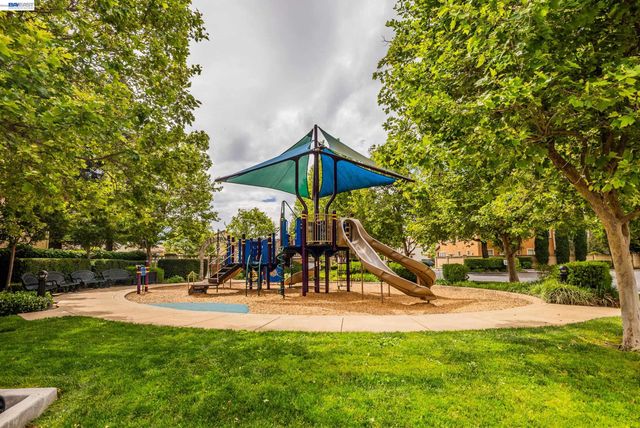 60 Molveno Dr, Stockton, CA 95209