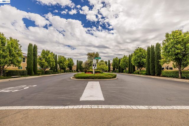 60 Molveno Dr, Stockton, CA 95209