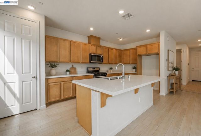 60 Molveno Dr, Stockton, CA 95209