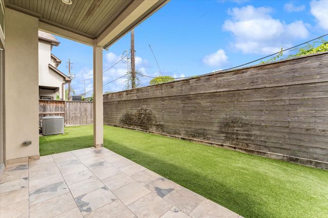 1622 E Rose Terrace Lane, Houston, TX 77055