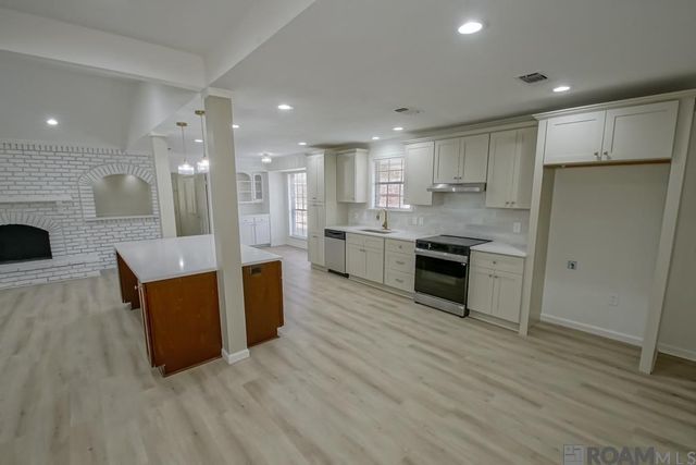 3910 Pine Park Dr, Baton Rouge, LA 70809