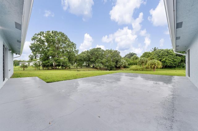 18682 49th Street N, Loxahatchee, FL 33470