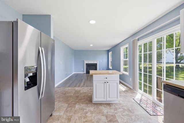 251 THAYERS GULL DR, Martinsburg, WV 25405