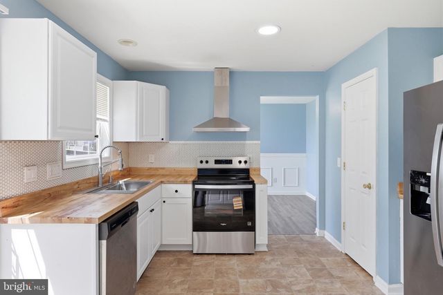 251 THAYERS GULL DR, Martinsburg, WV 25405