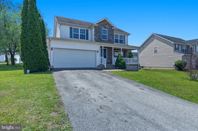 251 THAYERS GULL DR, Martinsburg, WV 25405