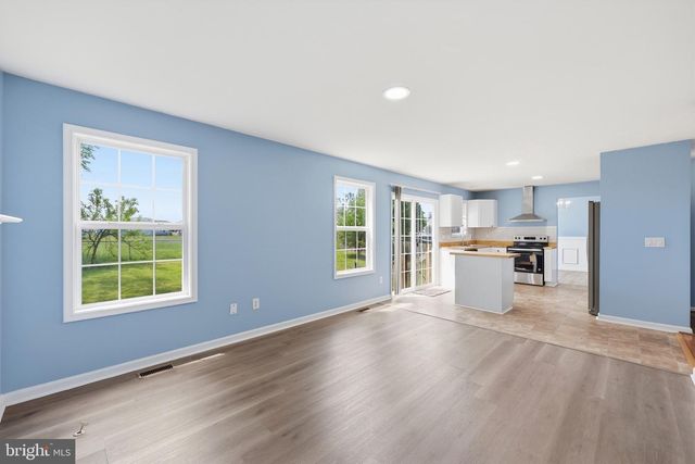 251 THAYERS GULL DR, Martinsburg, WV 25405