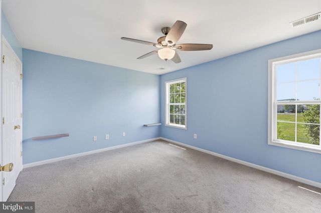 251 THAYERS GULL DR, Martinsburg, WV 25405